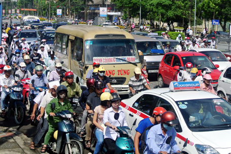 Hàng ngày vẫn có rất nhiều người đi xe không chính chủ trên đường Hà Nội