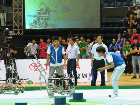 Các đội tham gia vòng loại Robocon 2013 khu vực miền Trung