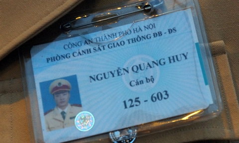 Tấm thẻ xanh của CSGT TP Hà Nội