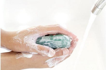 Rửa sạch tay bằng nước và xà phòng là cách phòng bệnh truyền nhiễm rất hiệu nghiệm. Ảnh Internet
