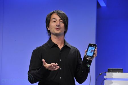 Windows Phone 8 hỗ trợ chip đa lõi, kết nối đa màn hình và được trang bị tính năng NFC.